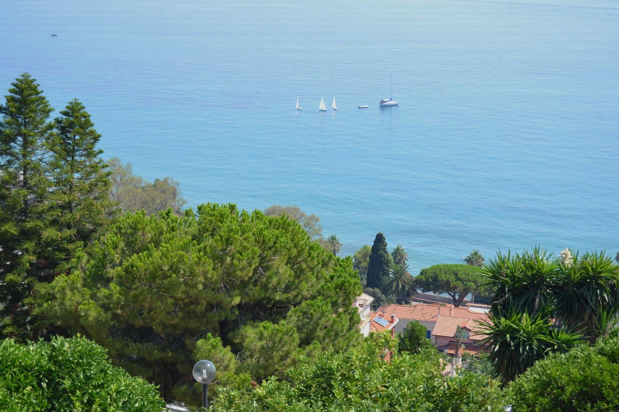 Le Terrazze Appartamenti Vacanze Sanremo Luaran gambar