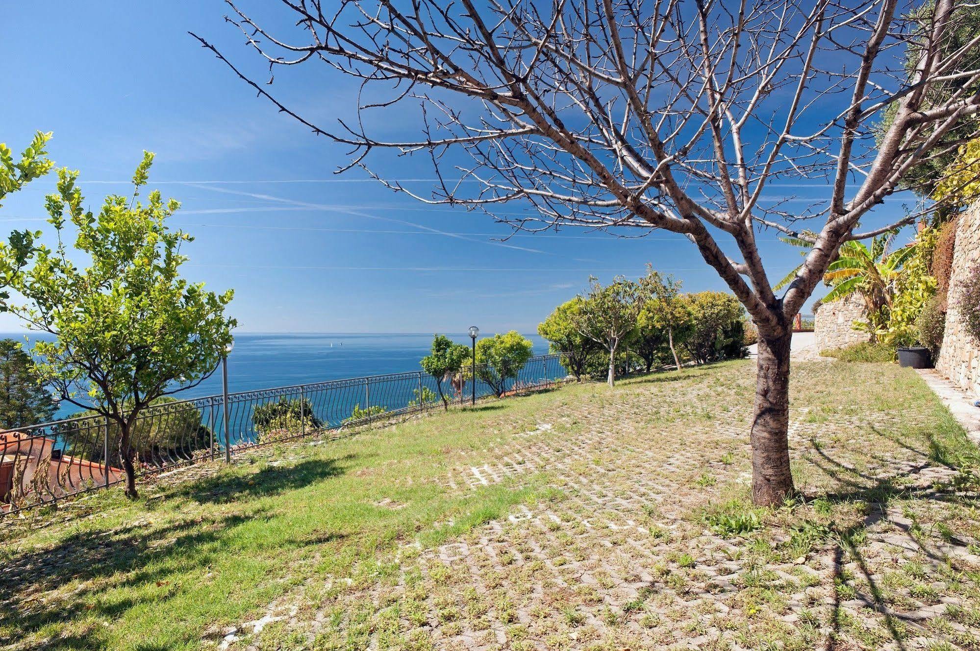 Le Terrazze Appartamenti Vacanze Sanremo Luaran gambar